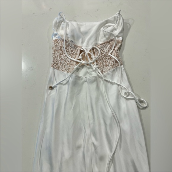 Selfie Leslie - Golden Era Cowl Neck Lace Waist Midi
Dress White - Picture 6 of 12